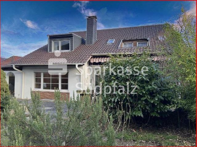 Haus zum Kaufen in Burrweiler 375.000,00 EUR 318 m²