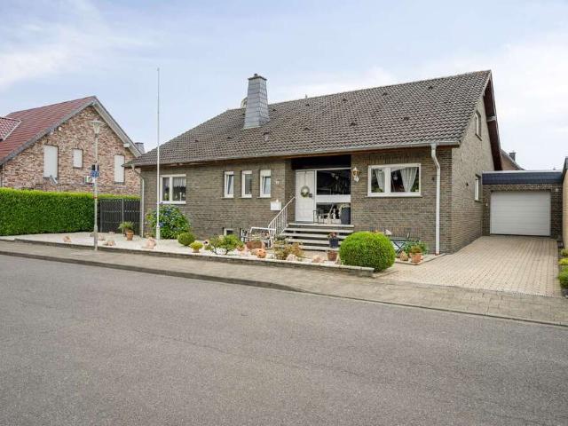 Haus zum Kaufen in Gangelt Niederbusch 365.000,00 EUR 146 m²