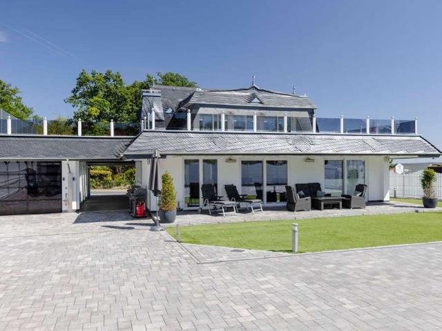 Haus zum Kaufen in Geisenheim Marienthal 1.280.000,00 EUR 252 m²