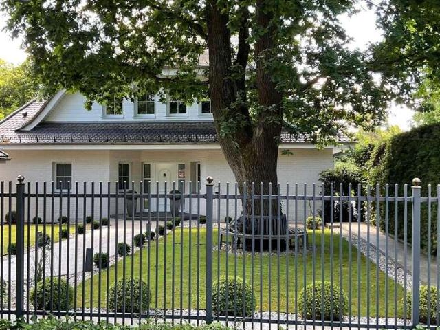 Haus zum Kaufen in GlienickeNordbahn 1.980.000,00 EUR 250 m²