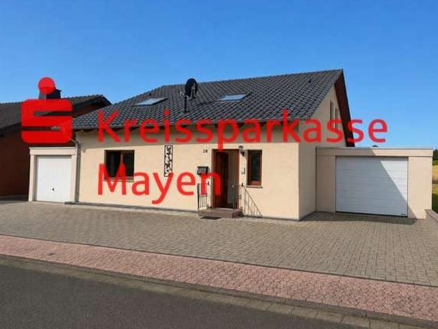 Haus zum Kaufen in Grafschaft 729.000,00 EUR 194.7 m²