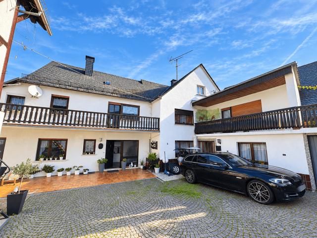 Haus zum Kaufen in Greifenstein Allendorf 350.000,00 EUR 290 m²
