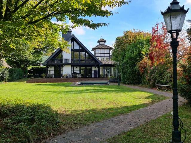 Haus zum Kaufen in Grevenbroich Mühlrath 1.749.000,00 EUR 300 m²