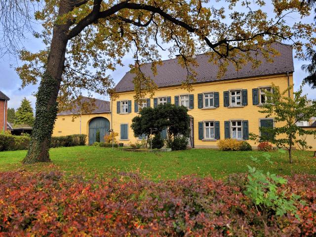 Haus zum Kaufen in Grevenbroich 795.000,00 EUR 348 m²
