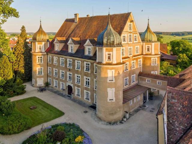 Haus zum Kaufen in Gutenzell Hürbel 9.900.000,00 EUR 1687 m²