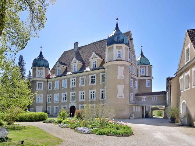 Haus zum Kaufen in Gutenzell Hürbel 9.900.000,00 EUR 1687 m²