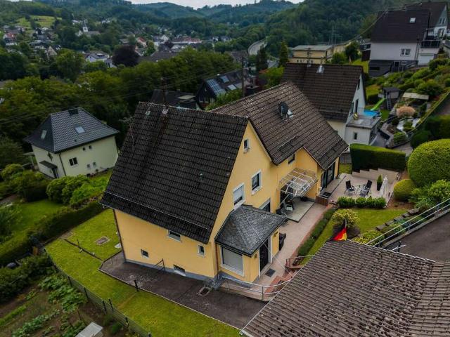 Haus zum Kaufen in Gummersbach 380.000,00 EUR 211 m²