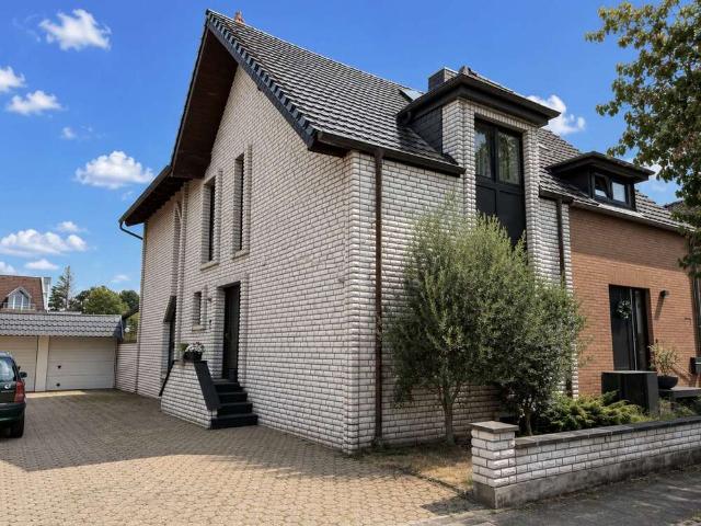 Haus zum Kaufen in Dormagen 499.000,00 EUR 125 m²