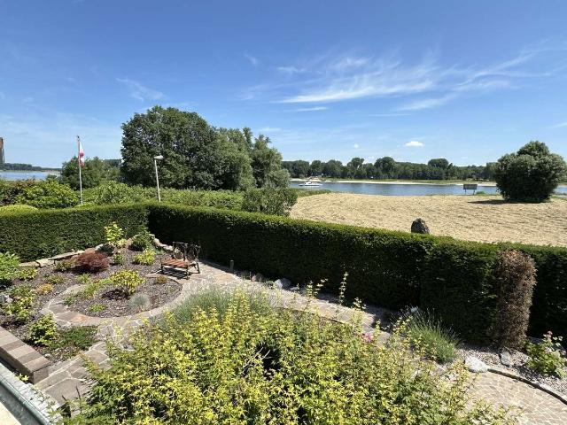 Haus zum Kaufen in Dormagen 695.000,00 EUR 200 m²