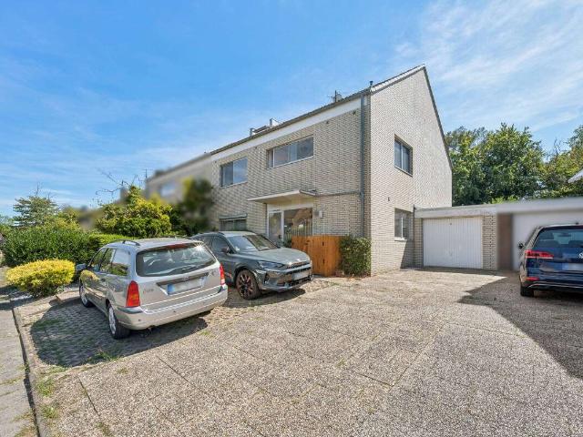 Haus zum Kaufen in Dormagen Nievenheim 595.000,00 EUR 237.79 m²