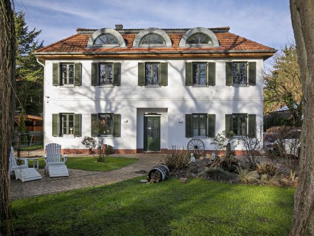 Haus zum Kaufen in Dahlwitz Hoppegarten 1.490.000,00 EUR 286.25 m²