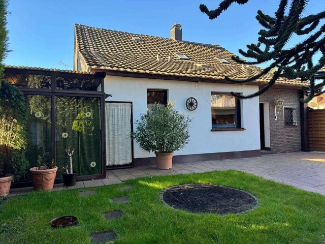 Haus zum Kaufen in Duisburg 349.900,00 EUR 130 m²