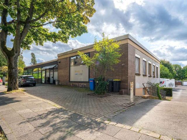 Haus zum Kaufen in Duisburg 490.000,00 EUR 328.5 m²