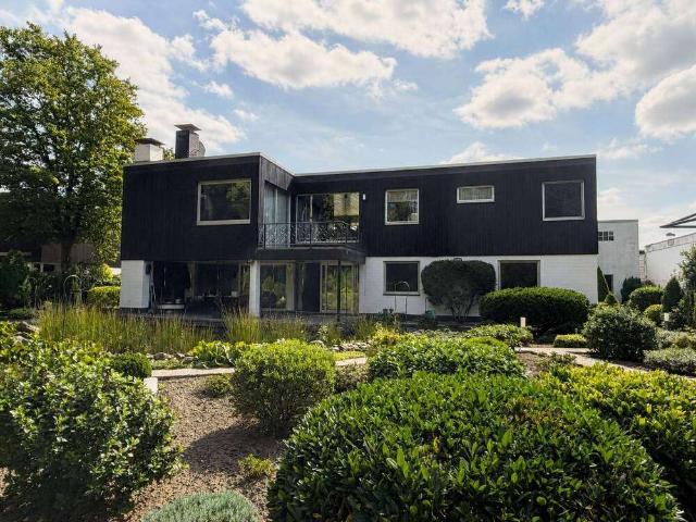 Haus zum Kaufen in Duisburg 630.000,00 EUR 295 m²