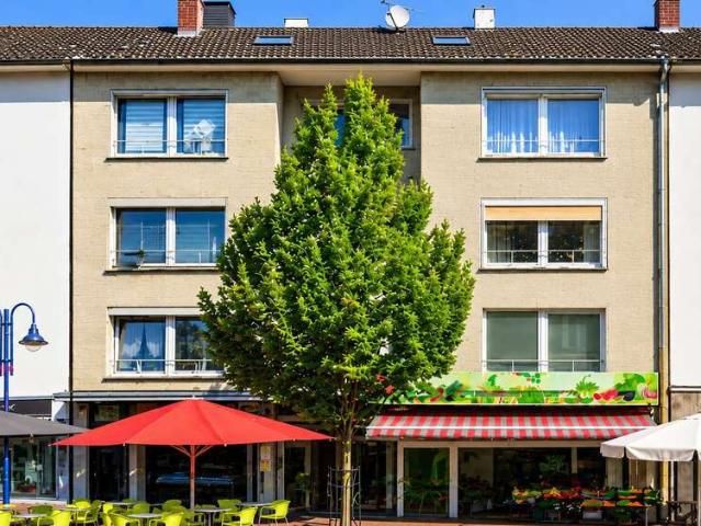 Haus zum Kaufen in Duisburg Mittelmeiderich 1.050.000,00 EUR 669.9 m²