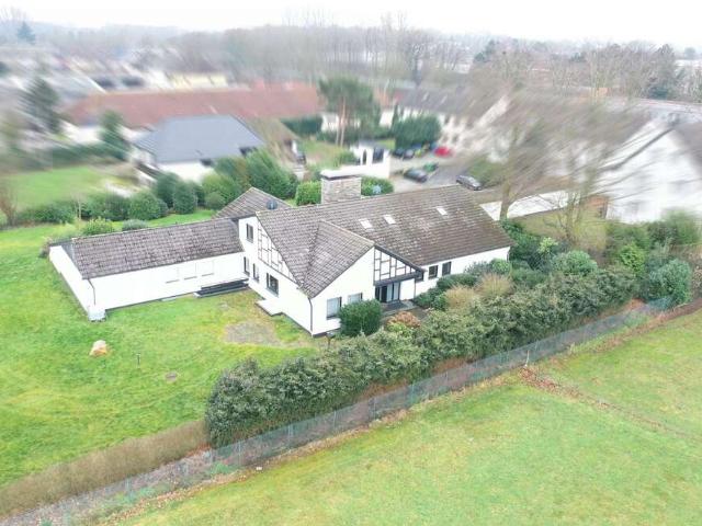 Haus zum Kaufen in Düren Hoven 749.000,00 EUR 286 m²