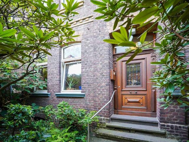 Haus zum Kaufen in Düsseldorf 770.000,00 EUR 262 m²