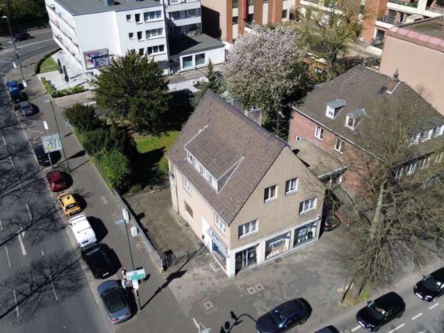 Haus zum Kaufen in Düsseldorf 890.000,00 EUR 360 m²