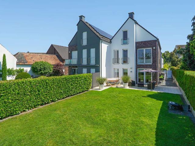Haus zum Kaufen in Düsseldorf 1.340.000,00 EUR 208 m²
