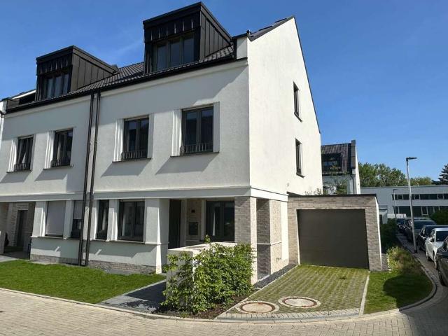 Haus zum Kaufen in Düsseldorf 1.750.000,00 EUR 174 m²