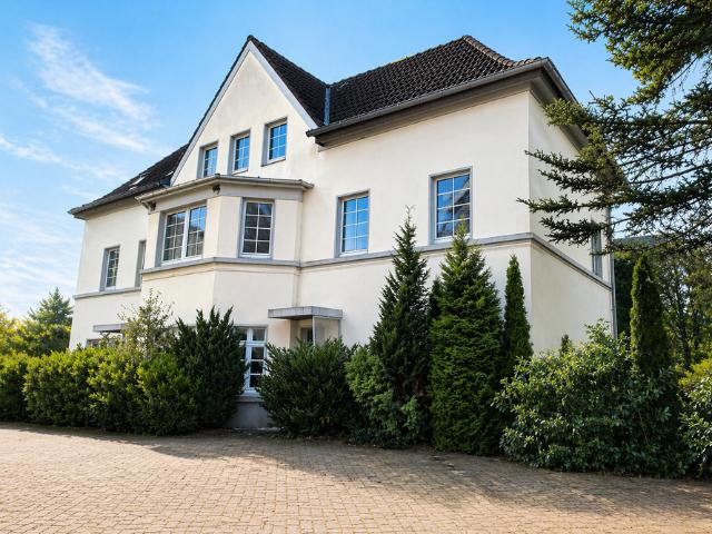 Haus zum Kaufen in Düsseldorf 1.750.000,00 EUR 264 m²
