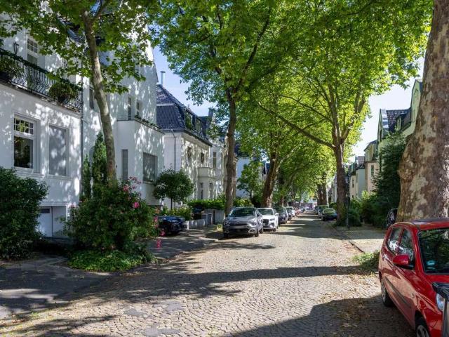 Haus zum Kaufen in Düsseldorf 2.250.000,00 EUR 525 m²