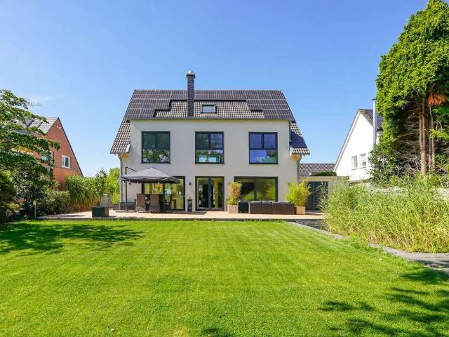 Haus zum Kaufen in Düsseldorf 2.290.000,00 EUR 289 m²