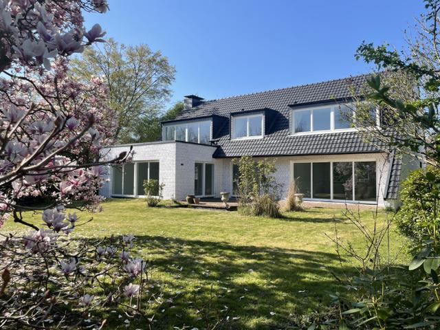 Haus zum Kaufen in Düsseldorf 2.200.000,00 EUR 270 m²
