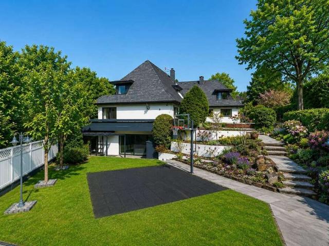 Haus zum Kaufen in Düsseldorf 2.950.000,00 EUR 595.65 m²