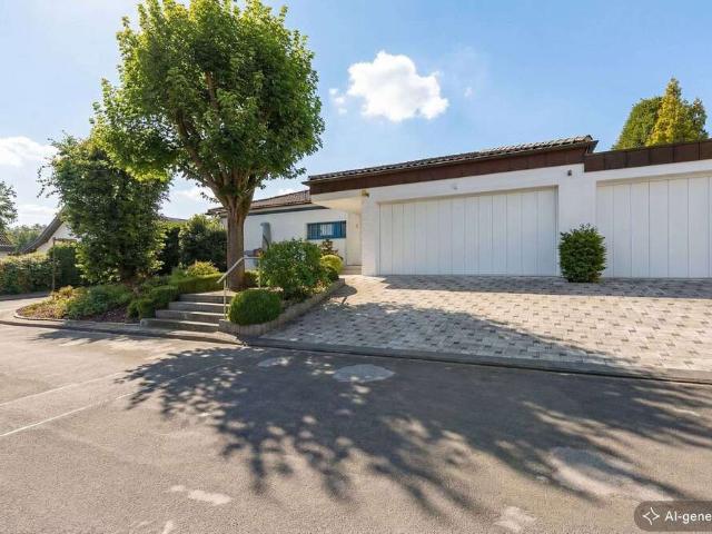 Haus zum Kaufen in Düsseldorf Unterbach 1.550.000,00 EUR 268 m²