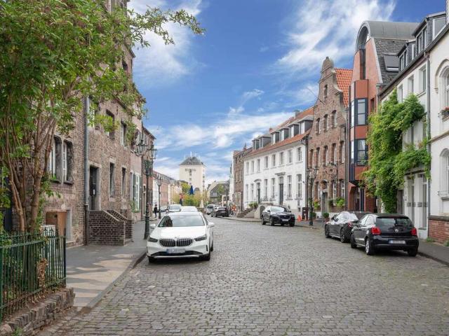 Haus zum Kaufen in Düsseldorf Kaiserswerth 1.200.000,00 EUR 189 m²