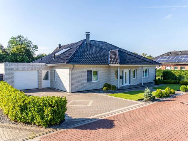 Haus zum Kaufen in Edewecht Friedrichsfehn 729.000,00 EUR 159 m²
