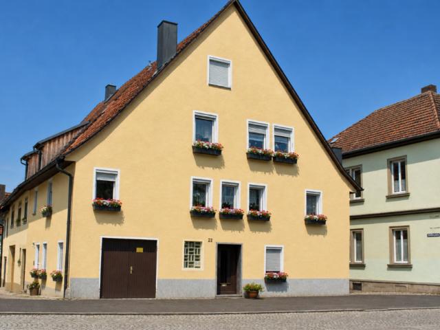 Haus zum Kaufen in Eibelstadt 390.000,00 EUR 219 m²