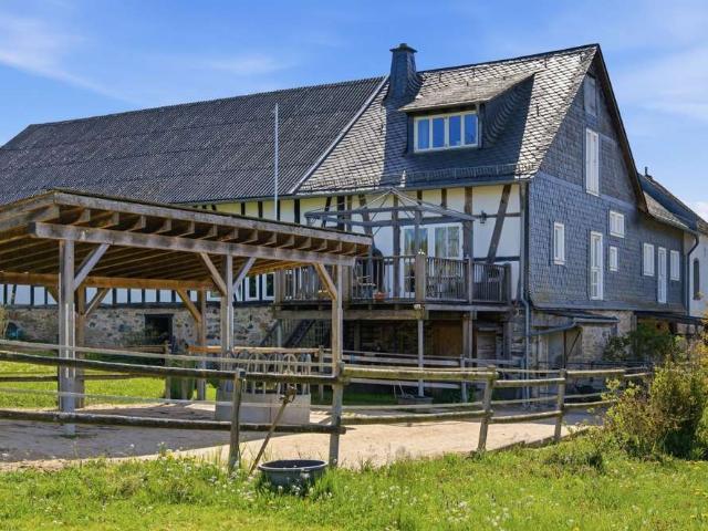 Haus zum Kaufen in Eisighofen 330.000,00 EUR 192 m²
