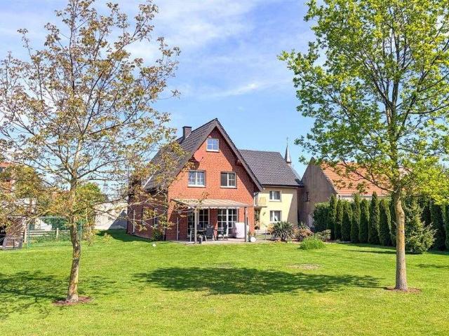 Haus zum Kaufen in Erwitte 448.000,00 EUR 266 m²