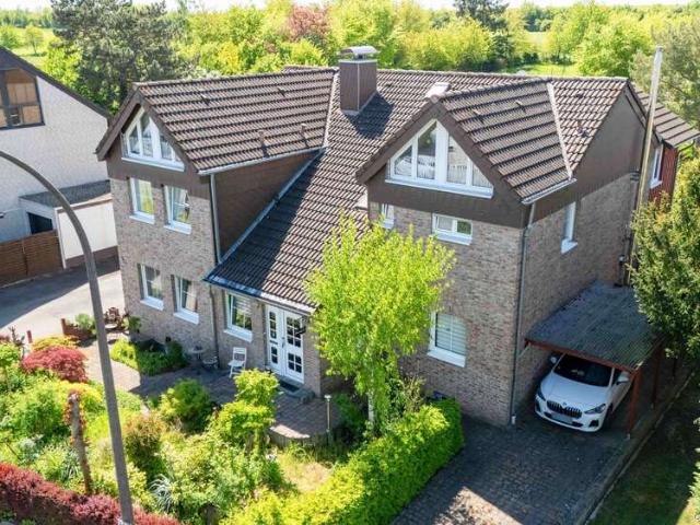 Haus zum Kaufen in Erftstadt Bliesheim 769.000,00 EUR 255.06 m²