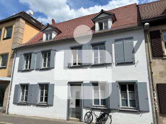 Haus zum Kaufen in Erlangen 1.050.000,00 EUR 261 m²