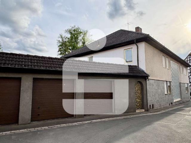 Haus zum Kaufen in Erlangen 1.350.000,00 EUR 436.25 m²