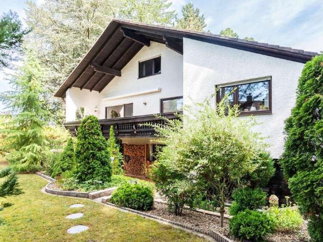 Haus zum Kaufen in Erlangen 1.395.000,00 EUR 330 m²