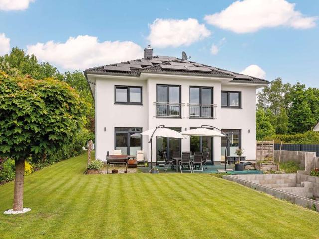 Haus zum Kaufen in Falkensee 1.190.000,00 EUR 210 m²
