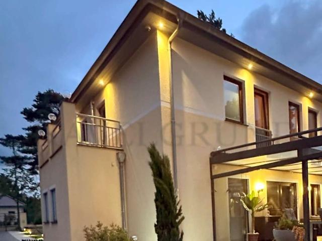 Haus zum Kaufen in Falkensee 1.495.000,00 EUR 206 m²