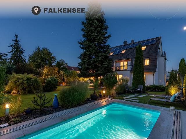 Haus zum Kaufen in Falkensee 1.490.000,00 EUR 317.3 m²