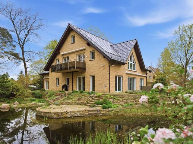 Haus zum Kaufen in Falkensee 1.575.000,00 EUR 281.16 m²