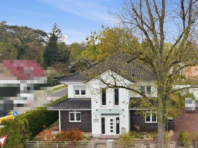 Haus zum Kaufen in Falkensee 819.000,00 EUR 204 m²