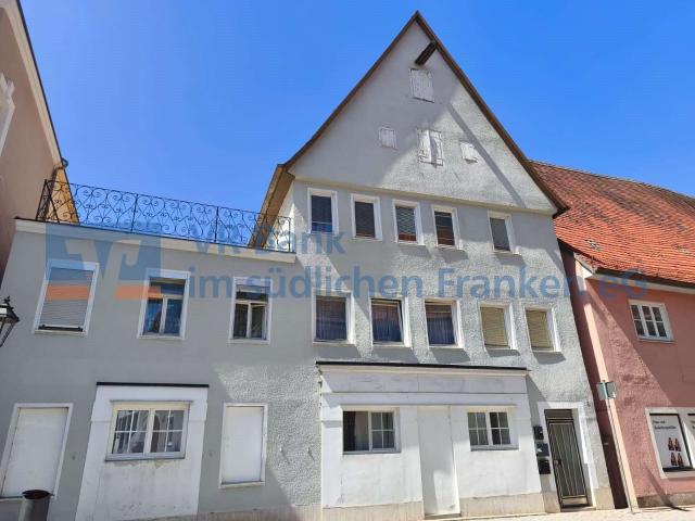 Haus zum Kaufen in Feuchtwangen 250.000,00 EUR 235 m²