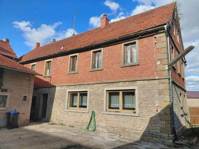 Haus zum Kaufen in Frankenwinheim Brünnstadt 250.000,00 EUR 215 m²