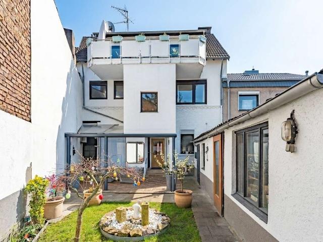 Haus zum Kaufen in Frechen 585.000,00 EUR 216 m²