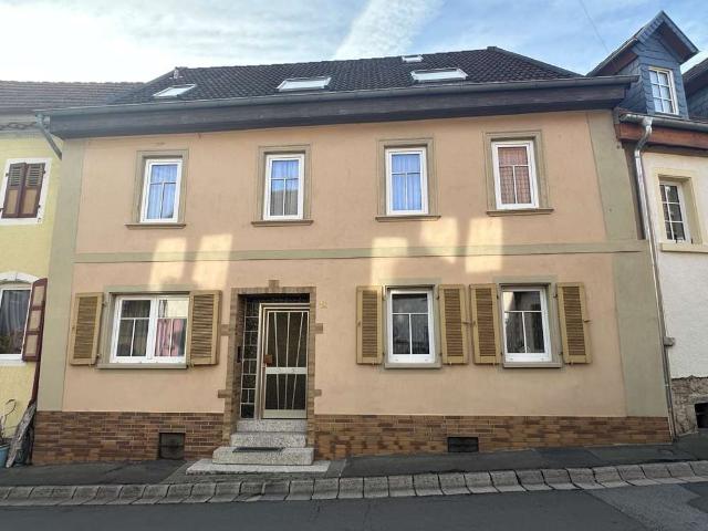 Haus zum Kaufen in Frei Laubersheim 254.000,00 EUR 215 m²
