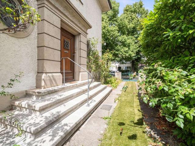 Haus zum Kaufen in Freiburg 1.780.000,00 EUR 268 m²