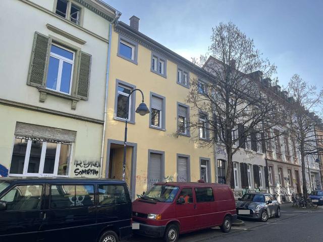 Haus zum Kaufen in Freiburg im Breisgau 1.100.000,00 EUR 196 m²